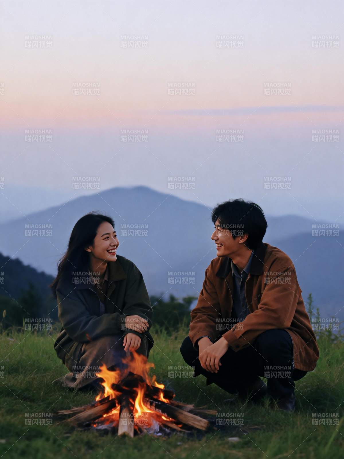 山野篝火 共话黄昏图片
