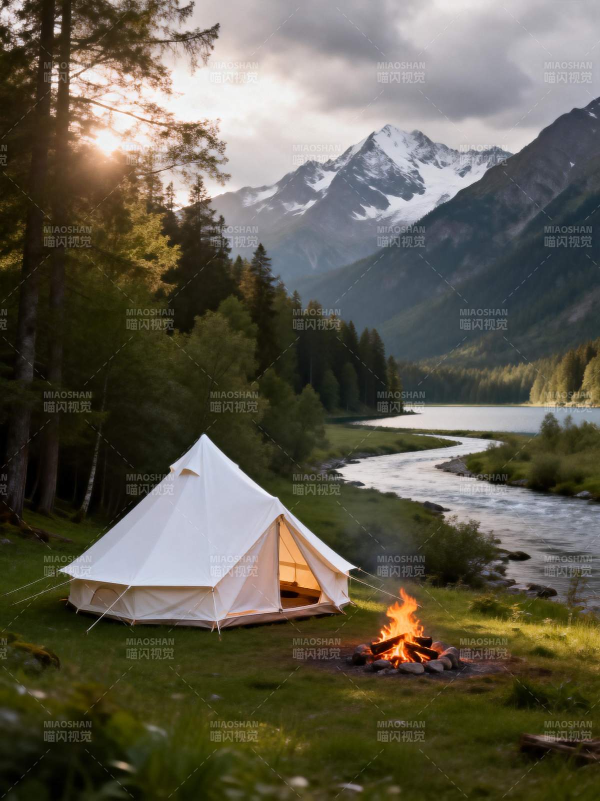 山野露营 篝火相伴图片