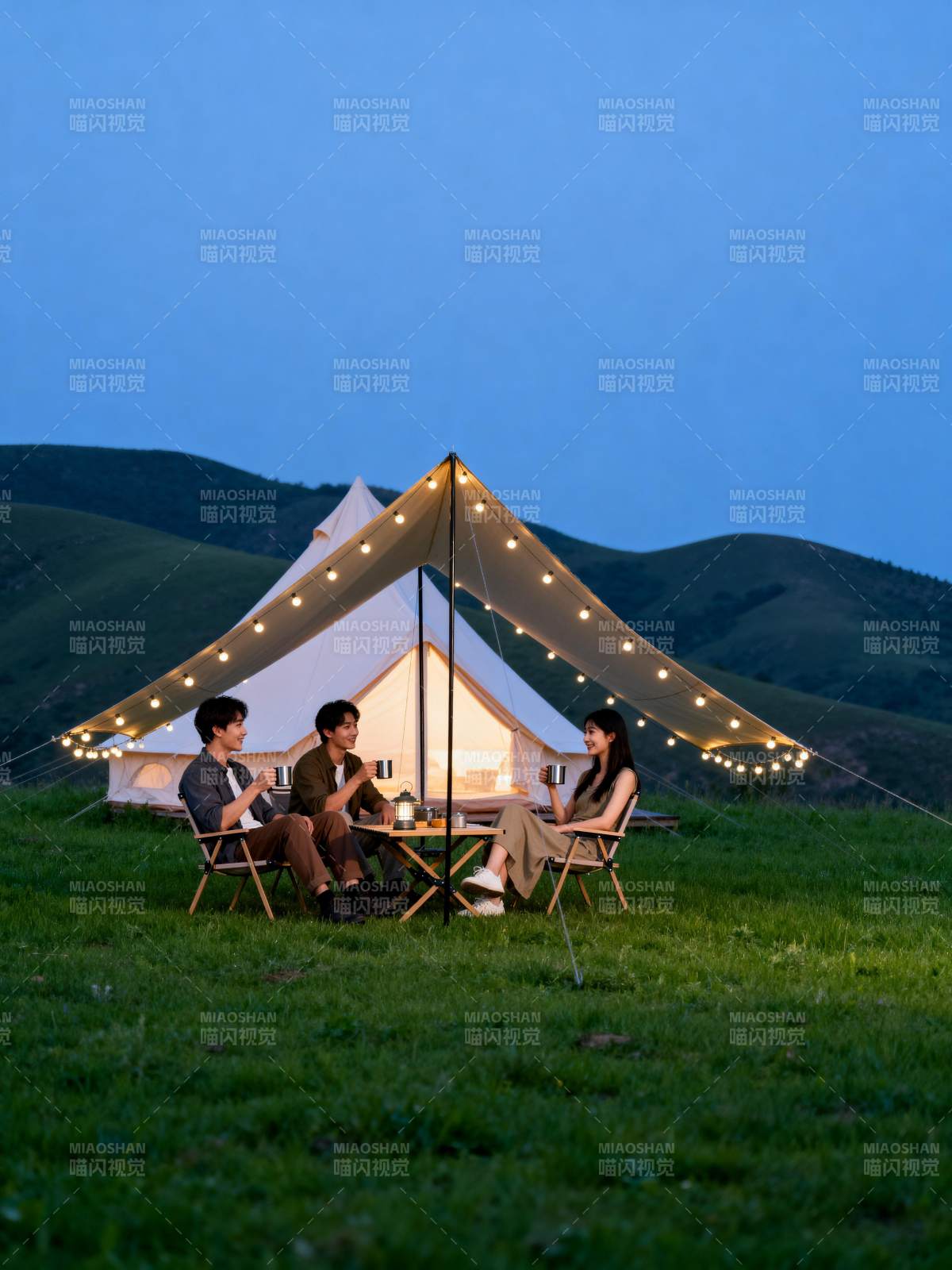 星空下的温馨露营图片