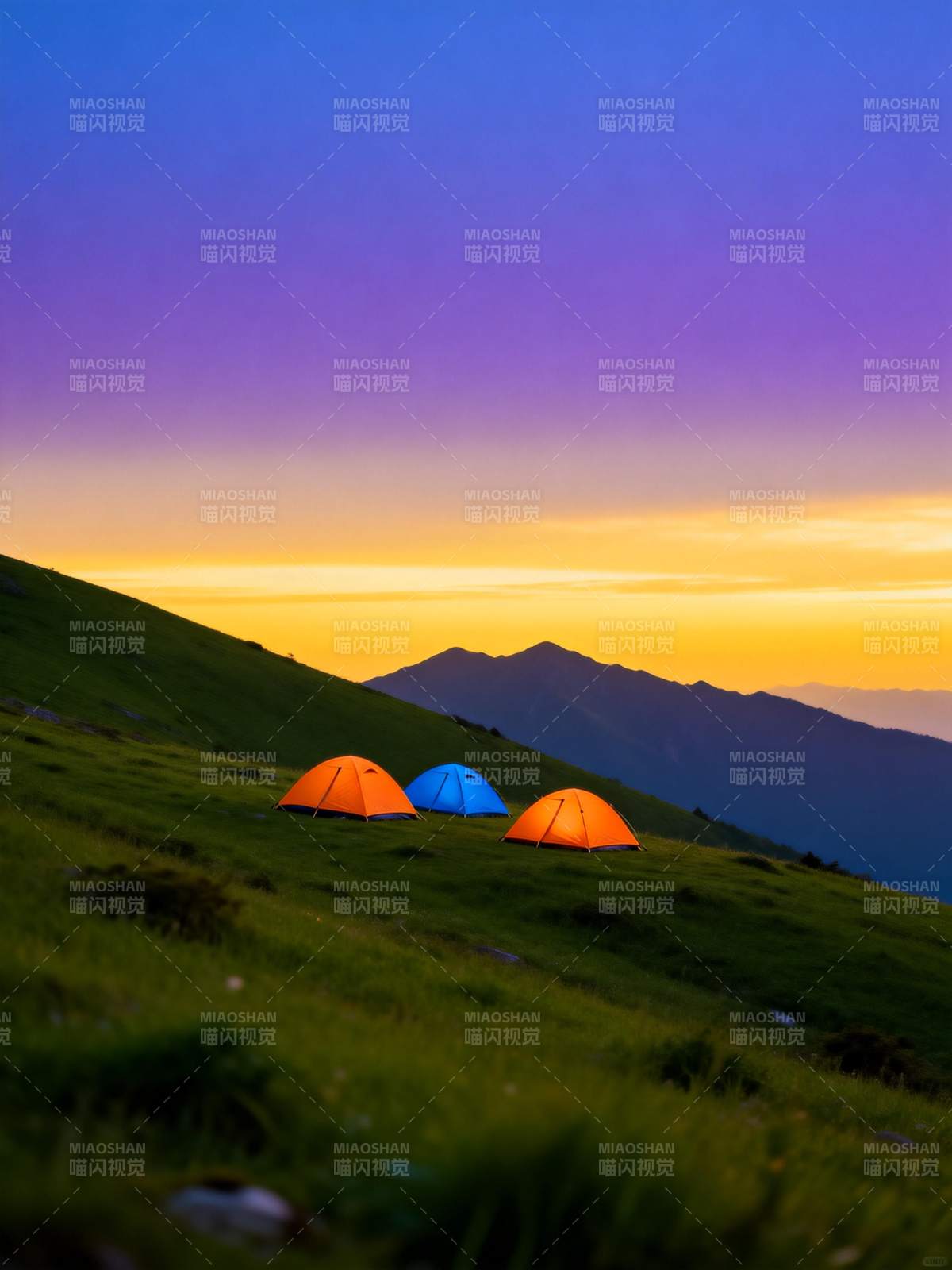 山野露营 霞光满天图片