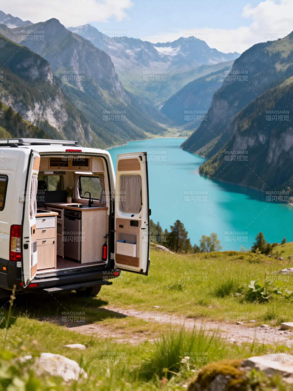 山湖露营车图片