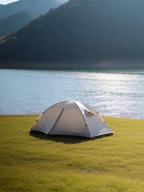 湖畔露营 静谧山景图片