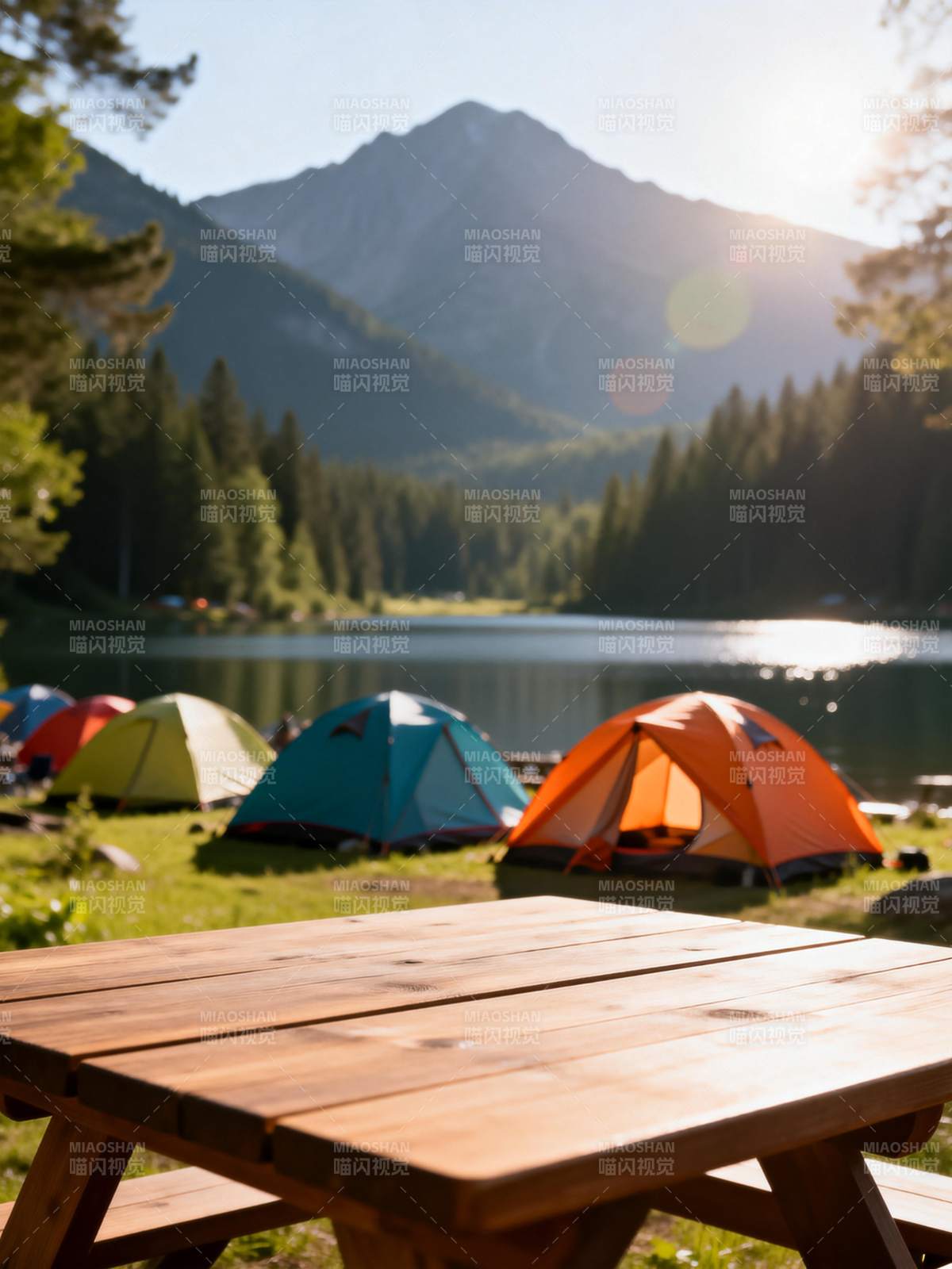 湖畔露营 山景如画图片