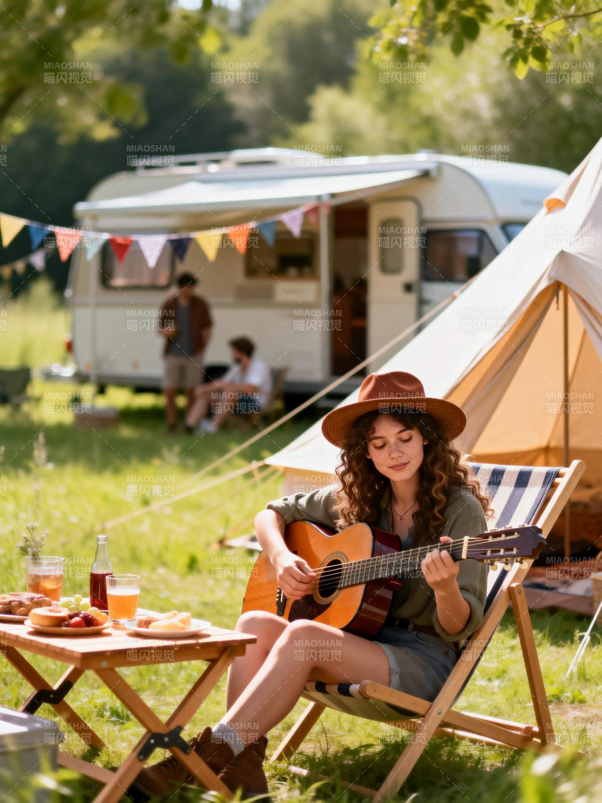 露营吉他时光图片