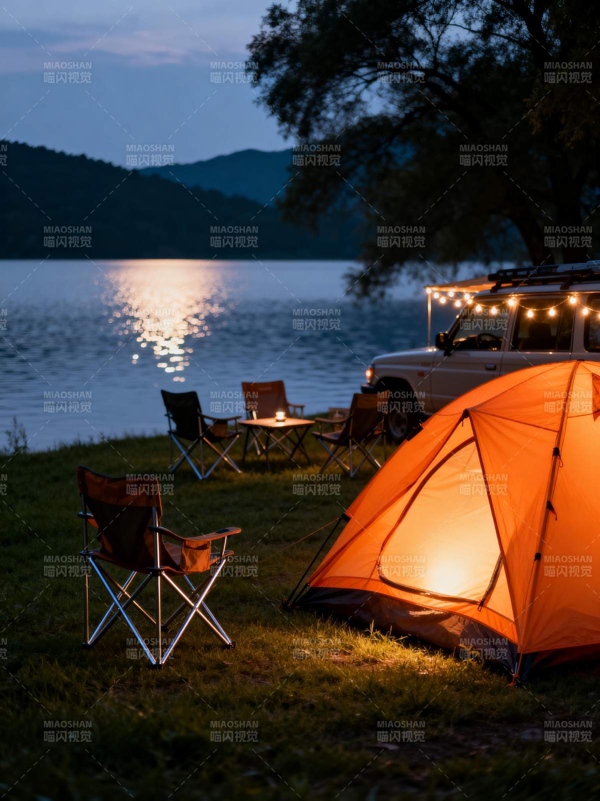 湖畔露营夜景图片