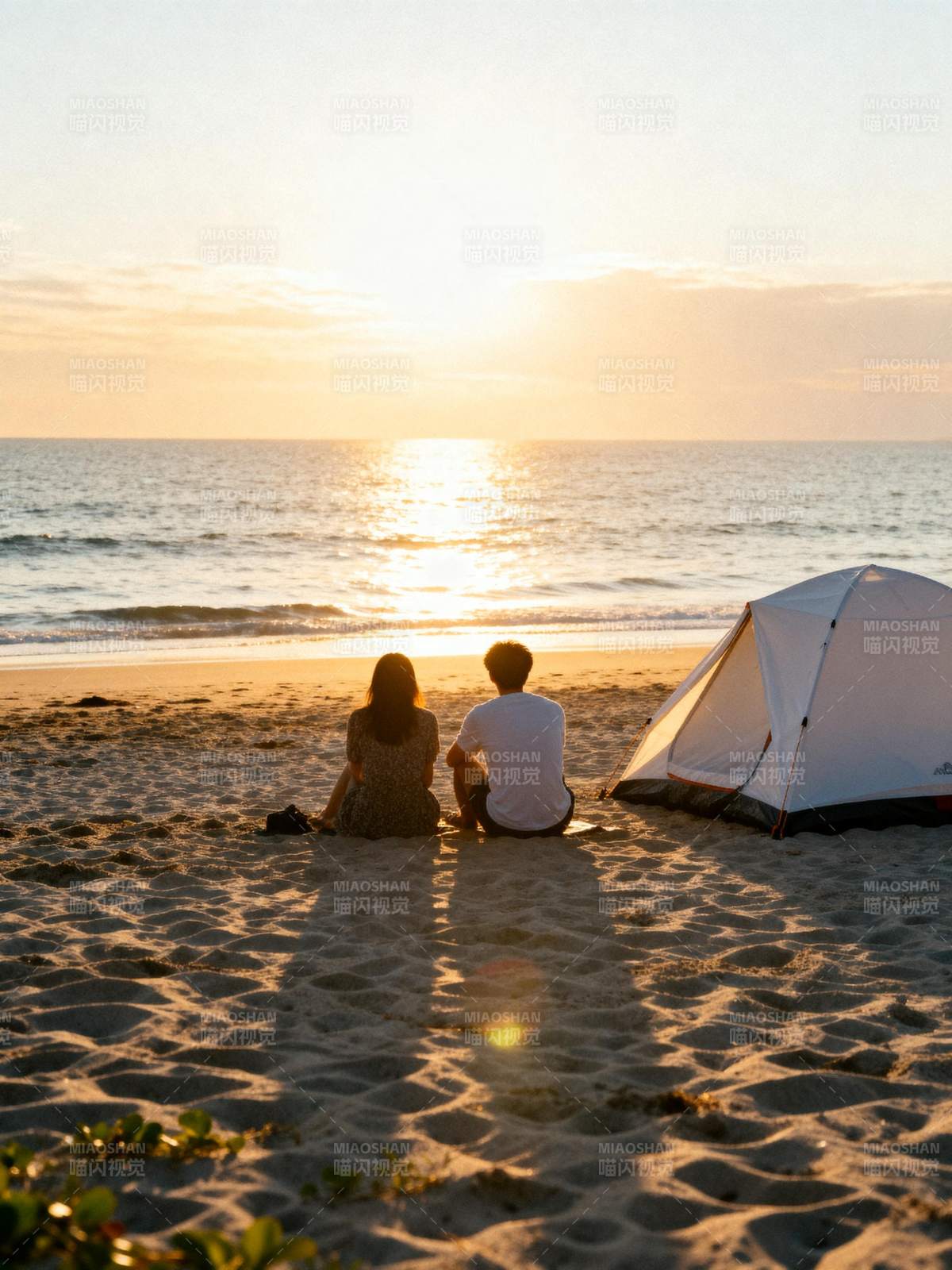 海边日落共赏图片
