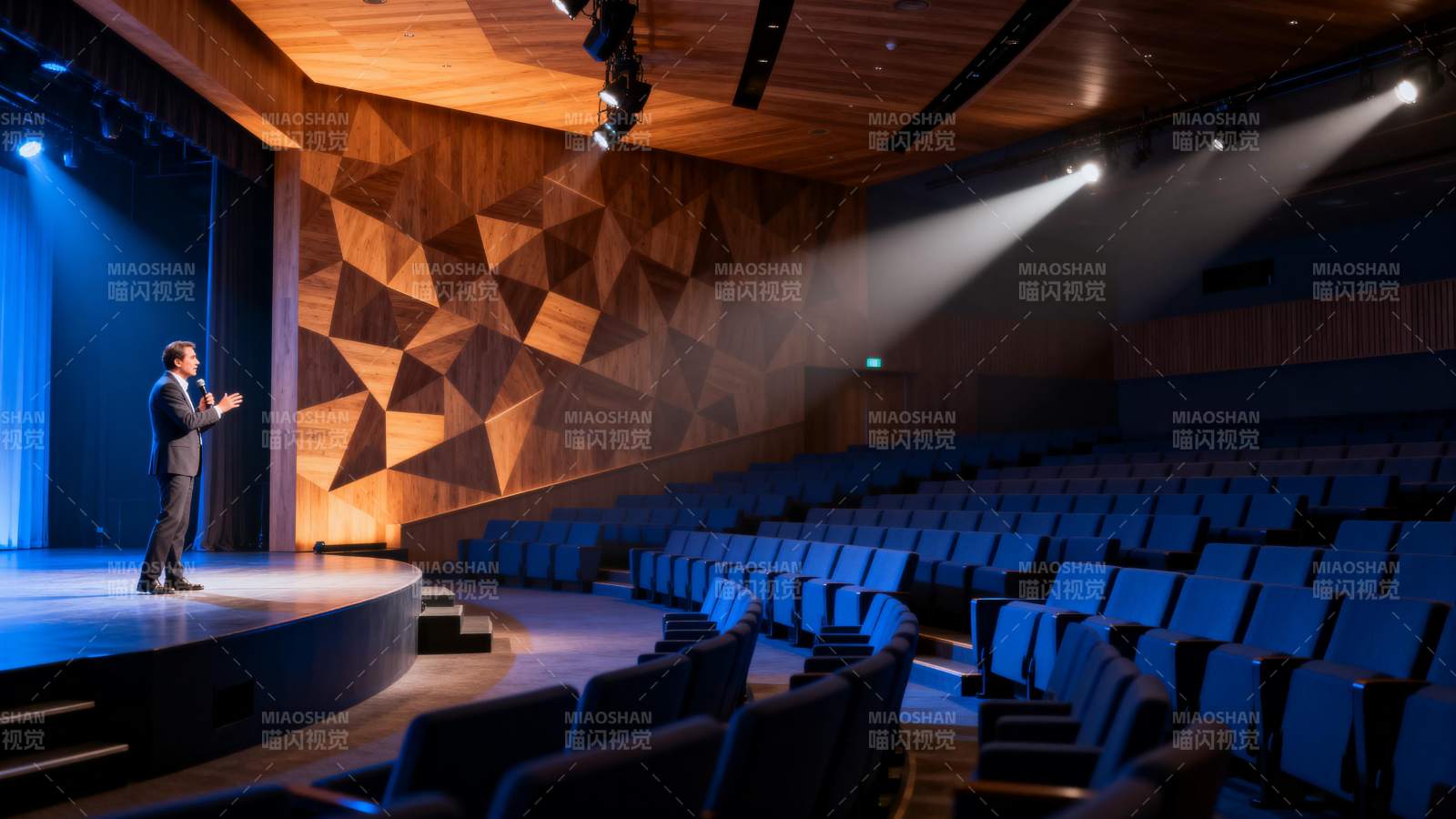 演讲者在舞台上图片