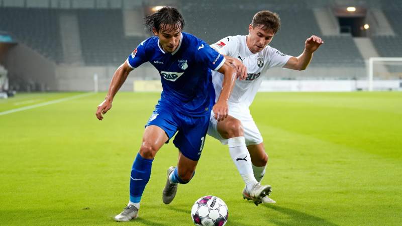 激烈足球对决图片