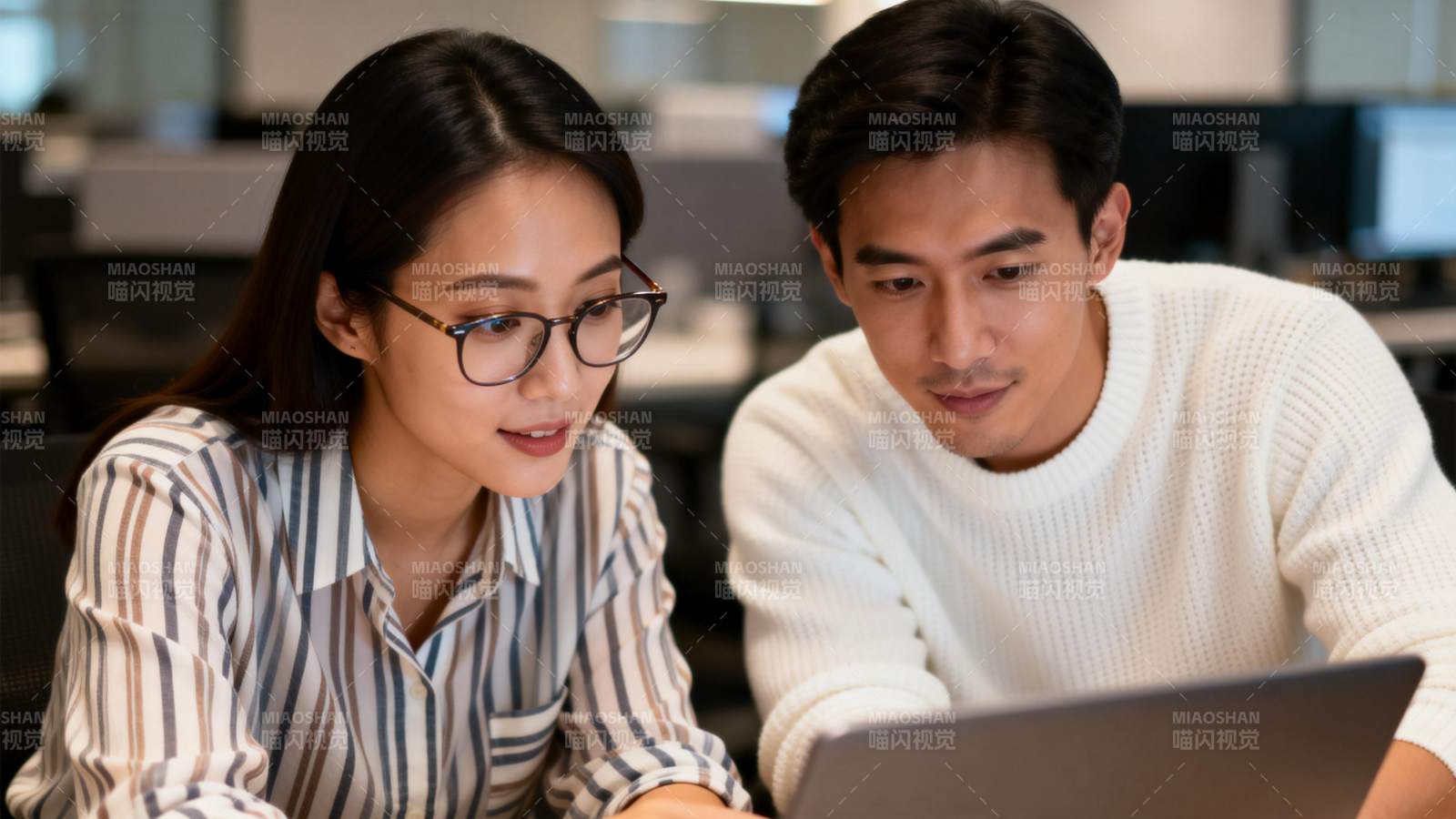 专注合作 共览屏幕图片