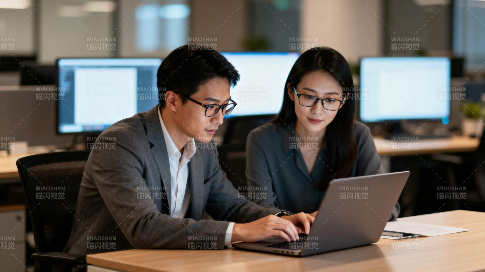 职场协作办公图片