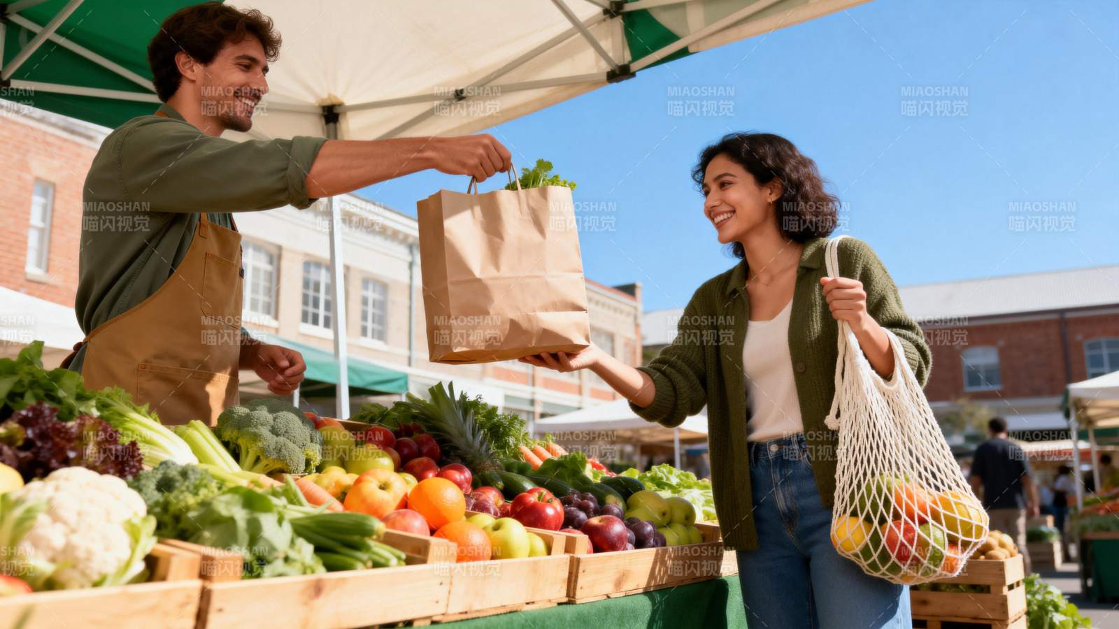 市集买菜 笑容满面图片