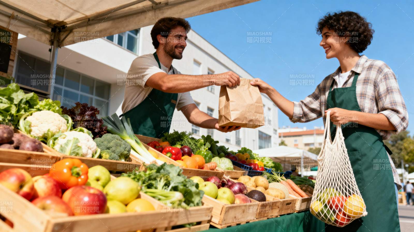 市集买菜 笑容满面图片