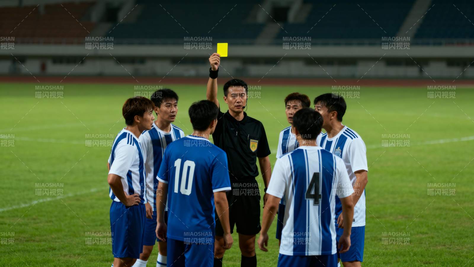 裁判出示黄牌图片