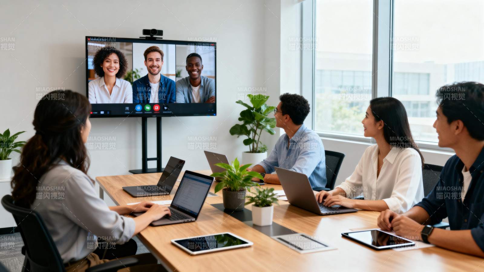 视频会议进行中图片