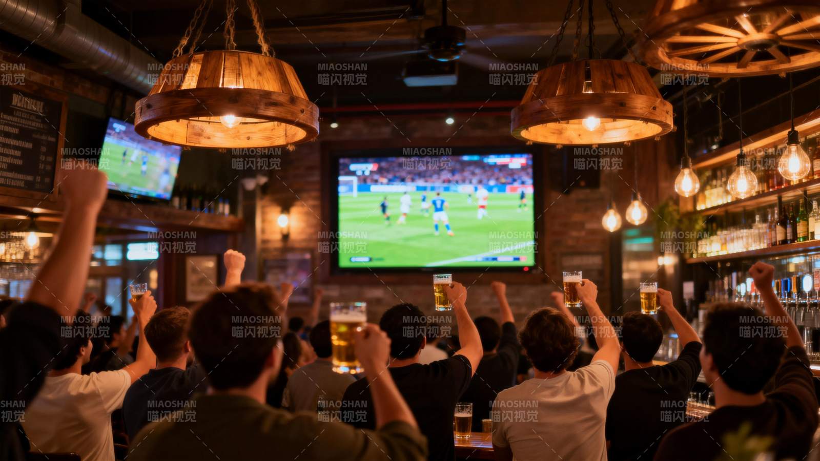 球迷酒吧观赛狂欢图片