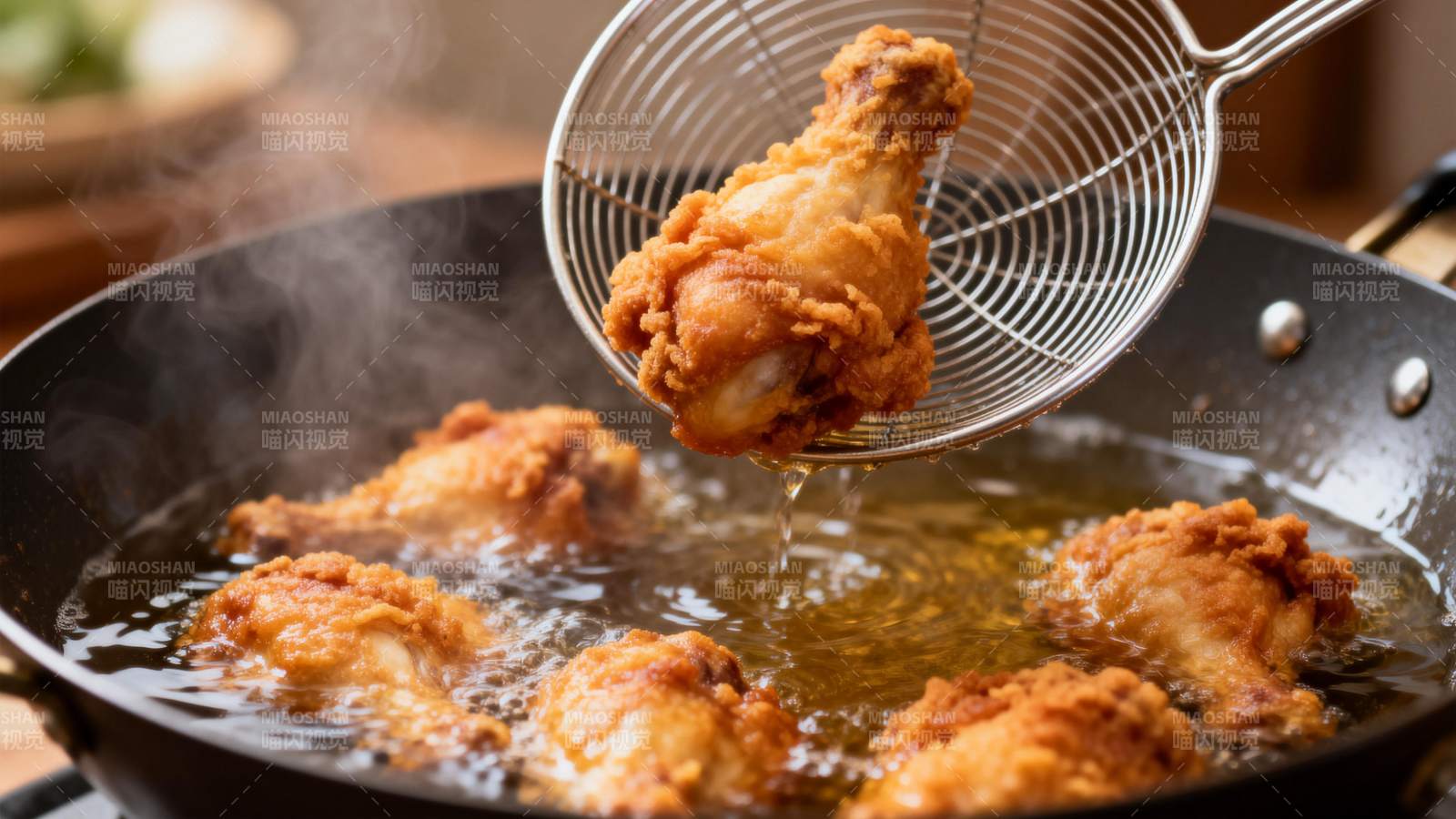 炸鸡腿出锅瞬间图片