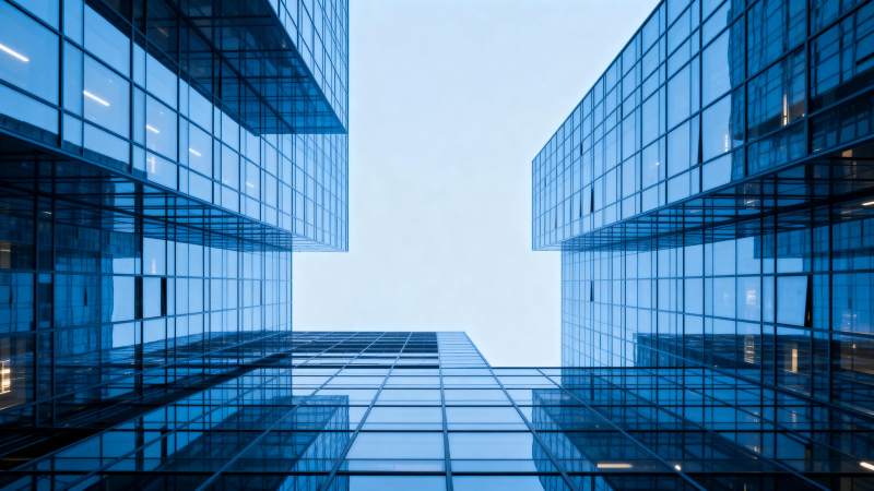 现代建筑群仰视图图片