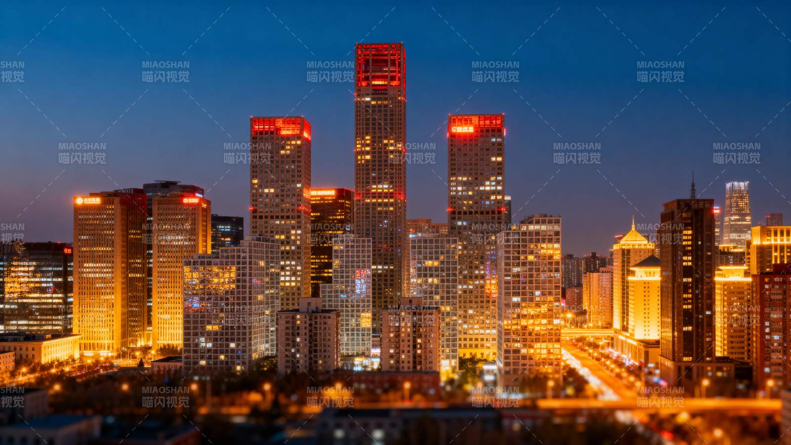 夜幕下的城市天际线图片