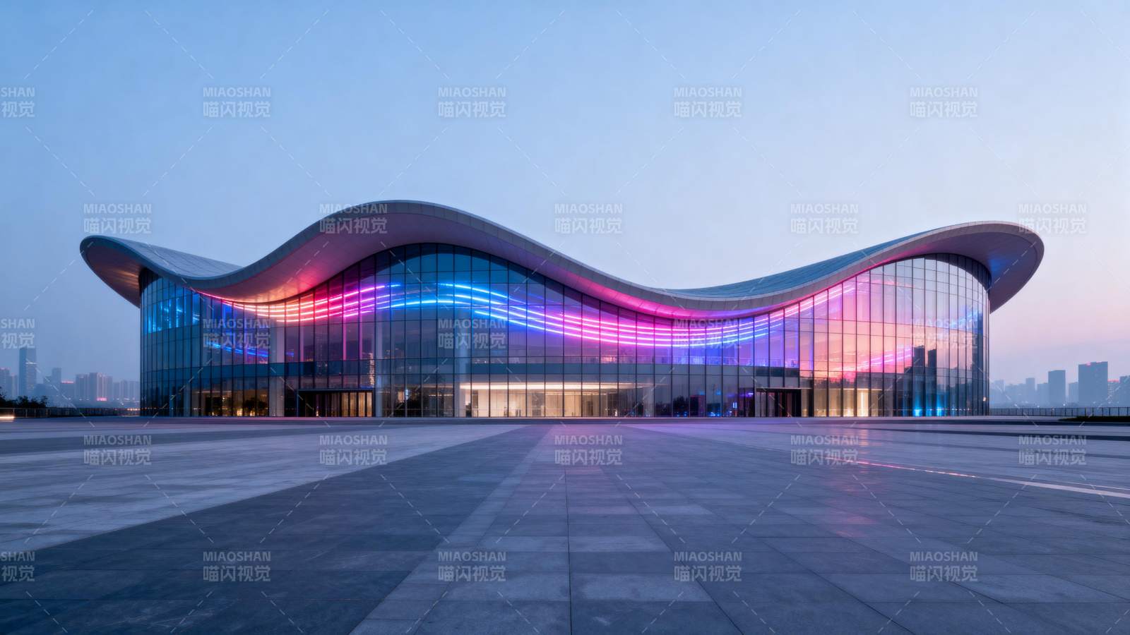 流光溢彩的现代建筑图片