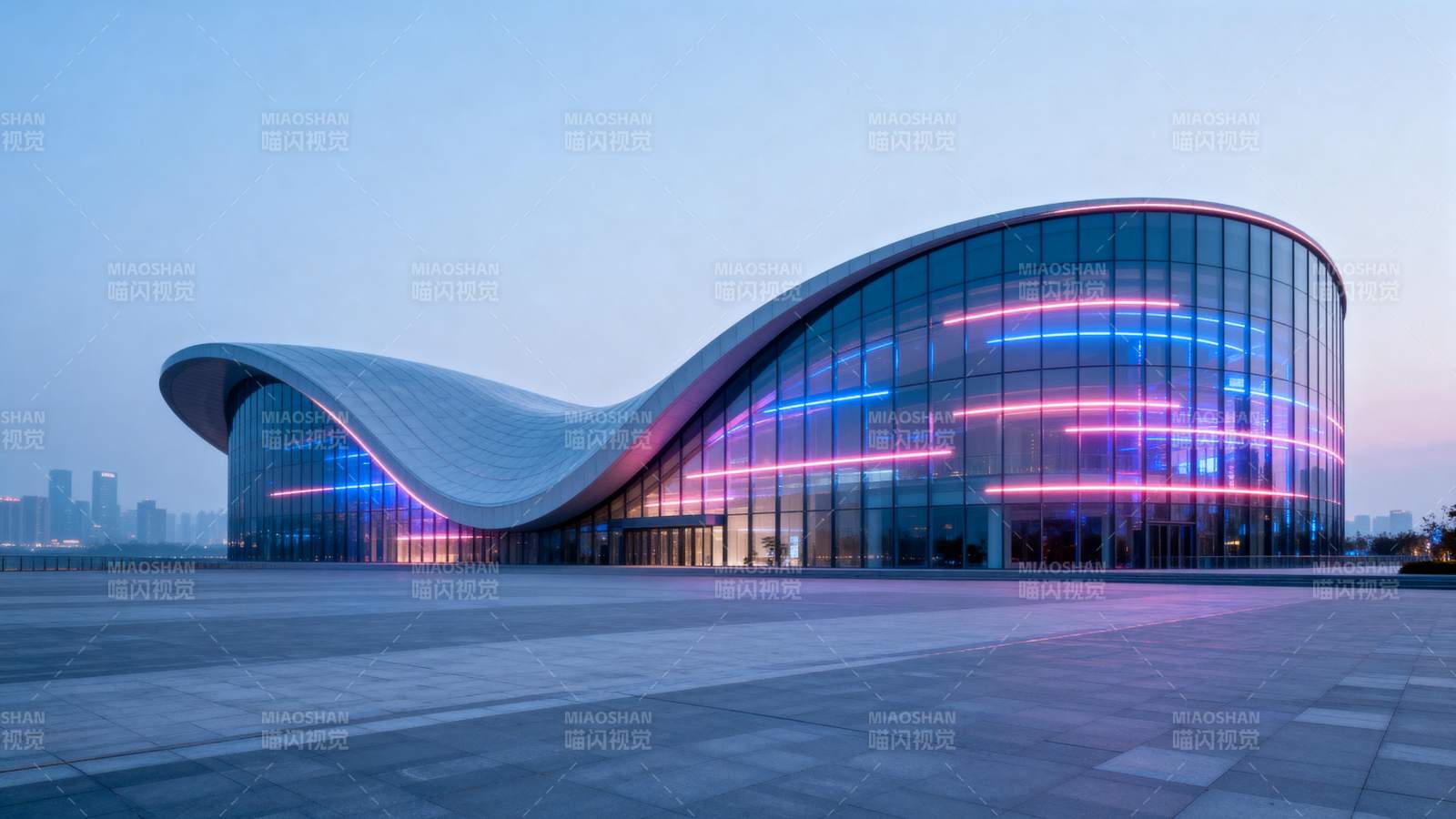 流光溢彩的现代建筑图片