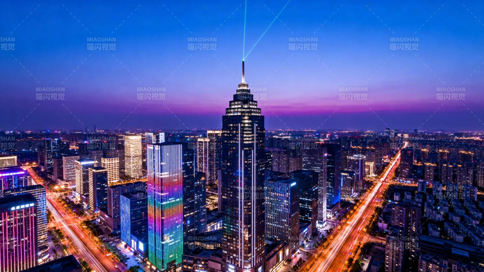 城市夜景璀璨夺目图片