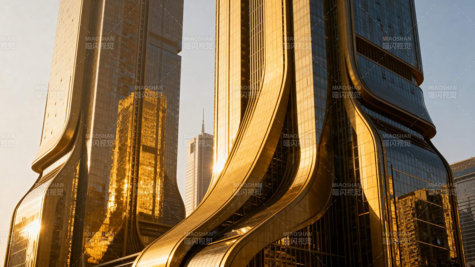 流金建筑映日辉图片