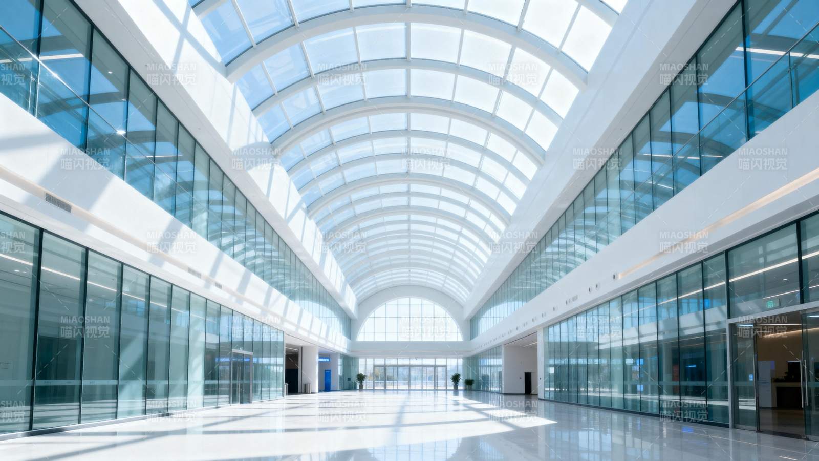 现代玻璃穹顶大厅图片