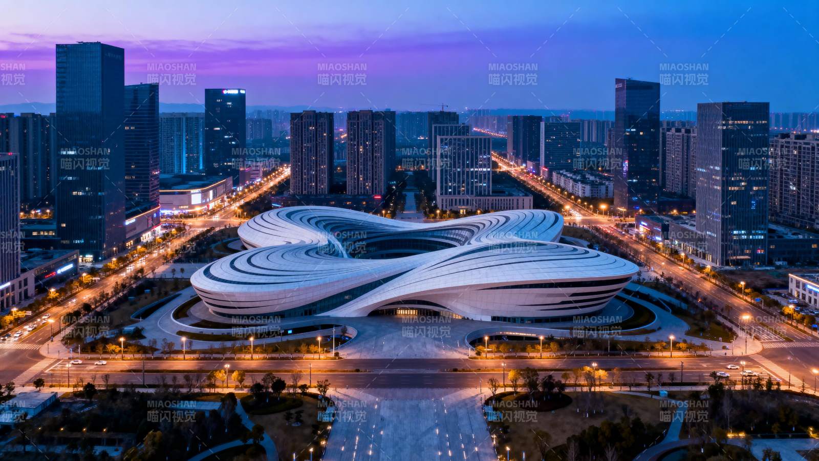 未来之城夜景图片