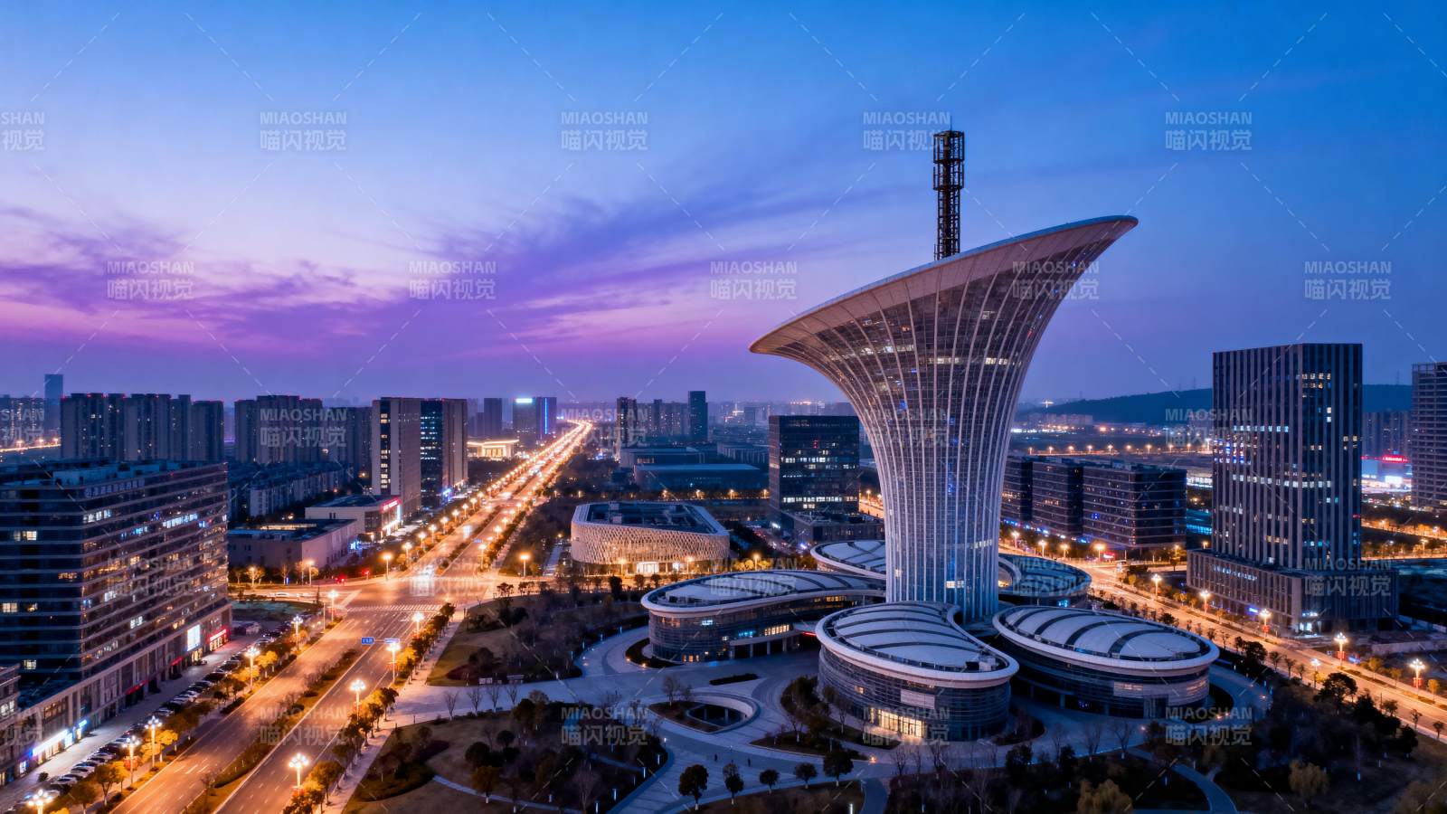 城市夜景地标建筑图片