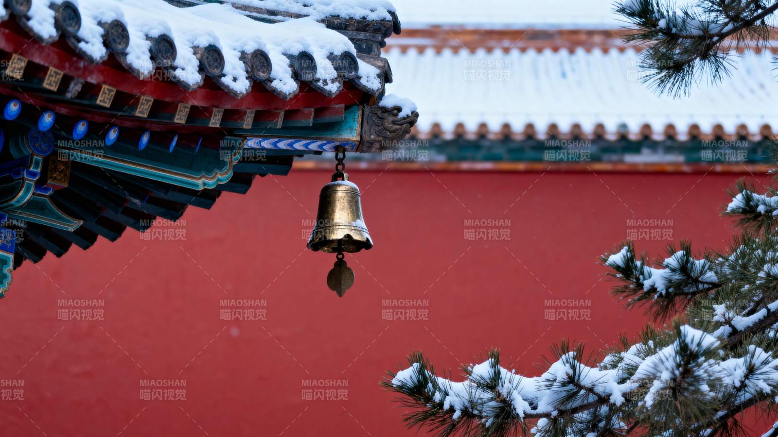 雪中古刹钟声图片