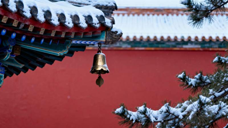 雪中古刹钟声图片