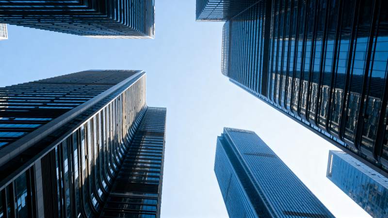 城市天际线仰拍图片