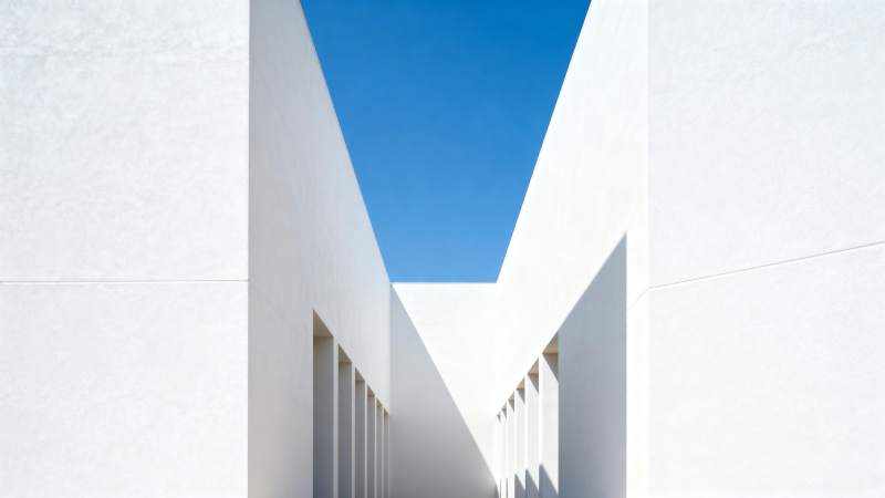 白色建筑的几何之美图片