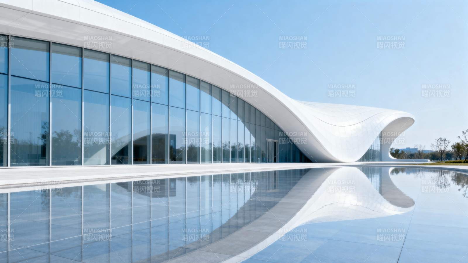 流线建筑倒影水景图片