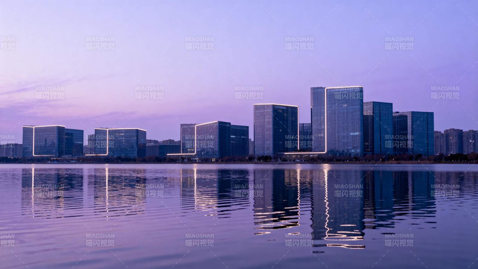 城市天际线倒影图片