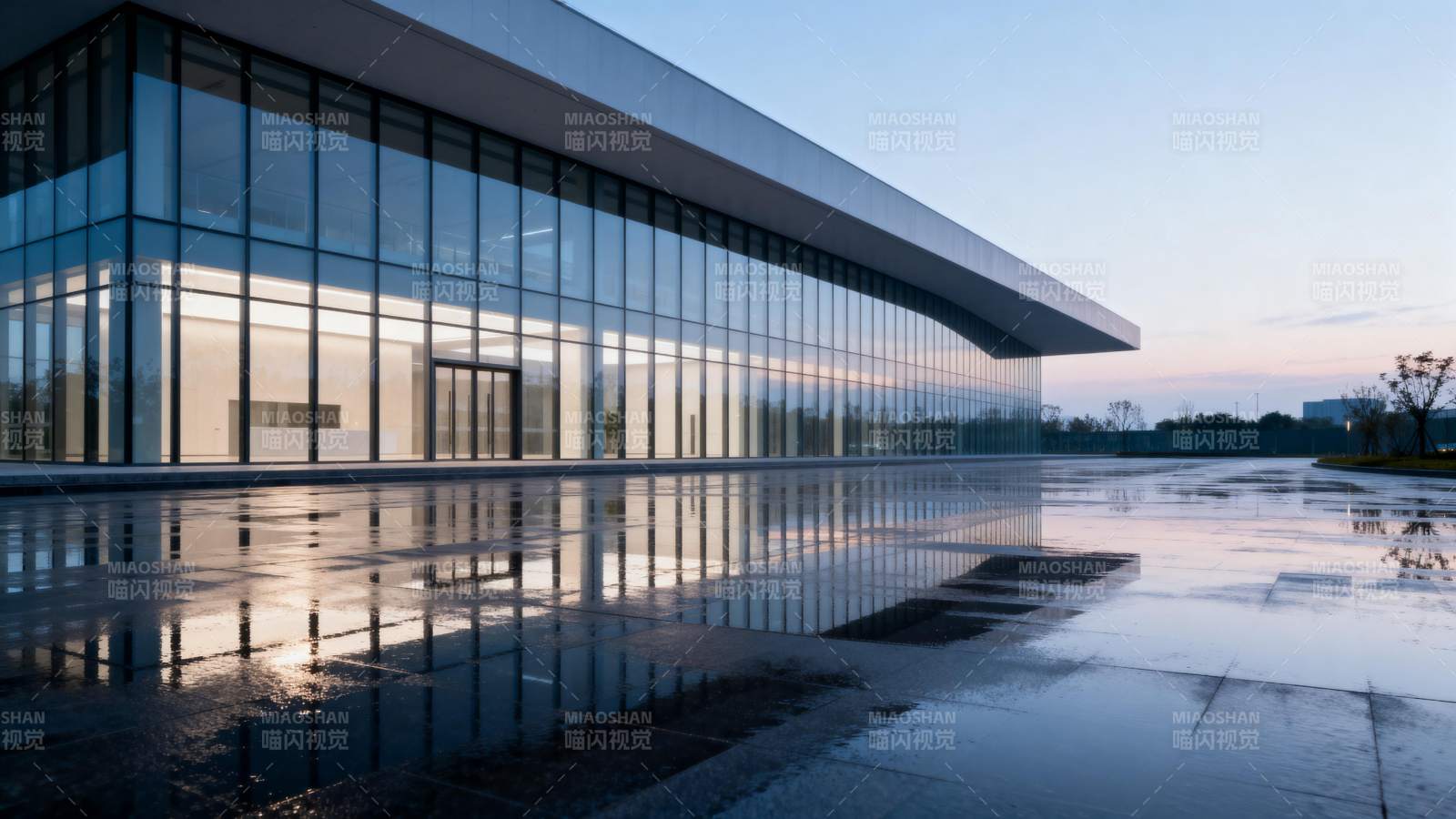 现代建筑倒影图片