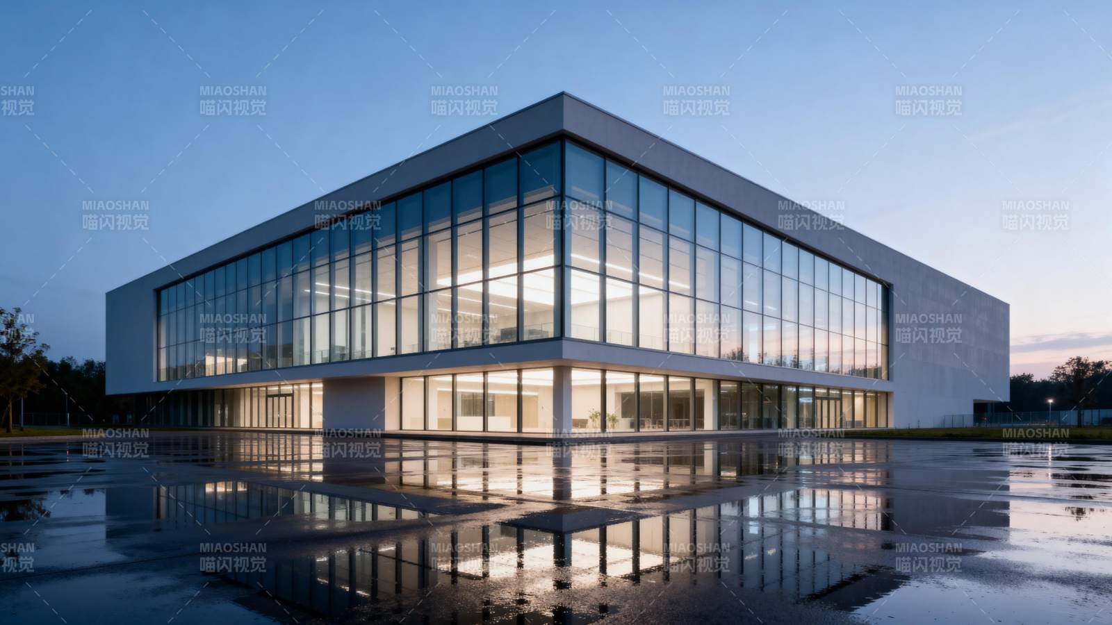 现代建筑夜景倒影图片