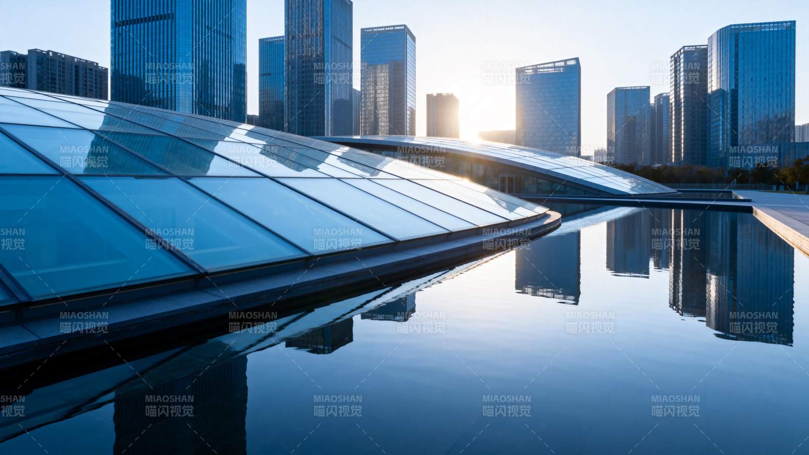 城市天际线倒影图片