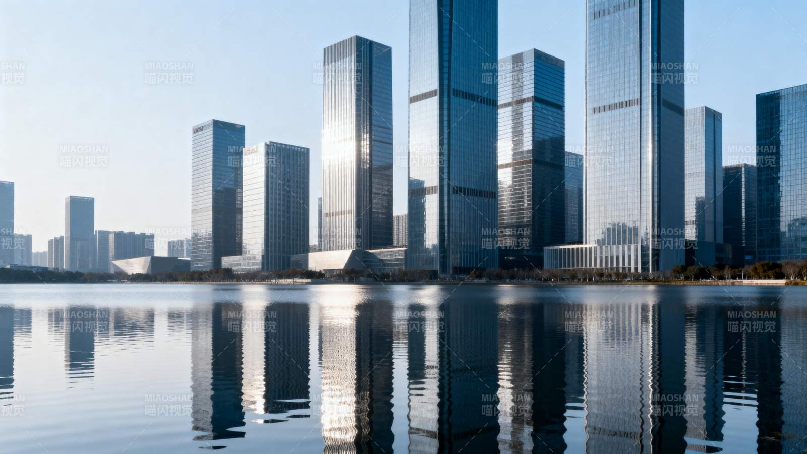 城市天际线倒影图片