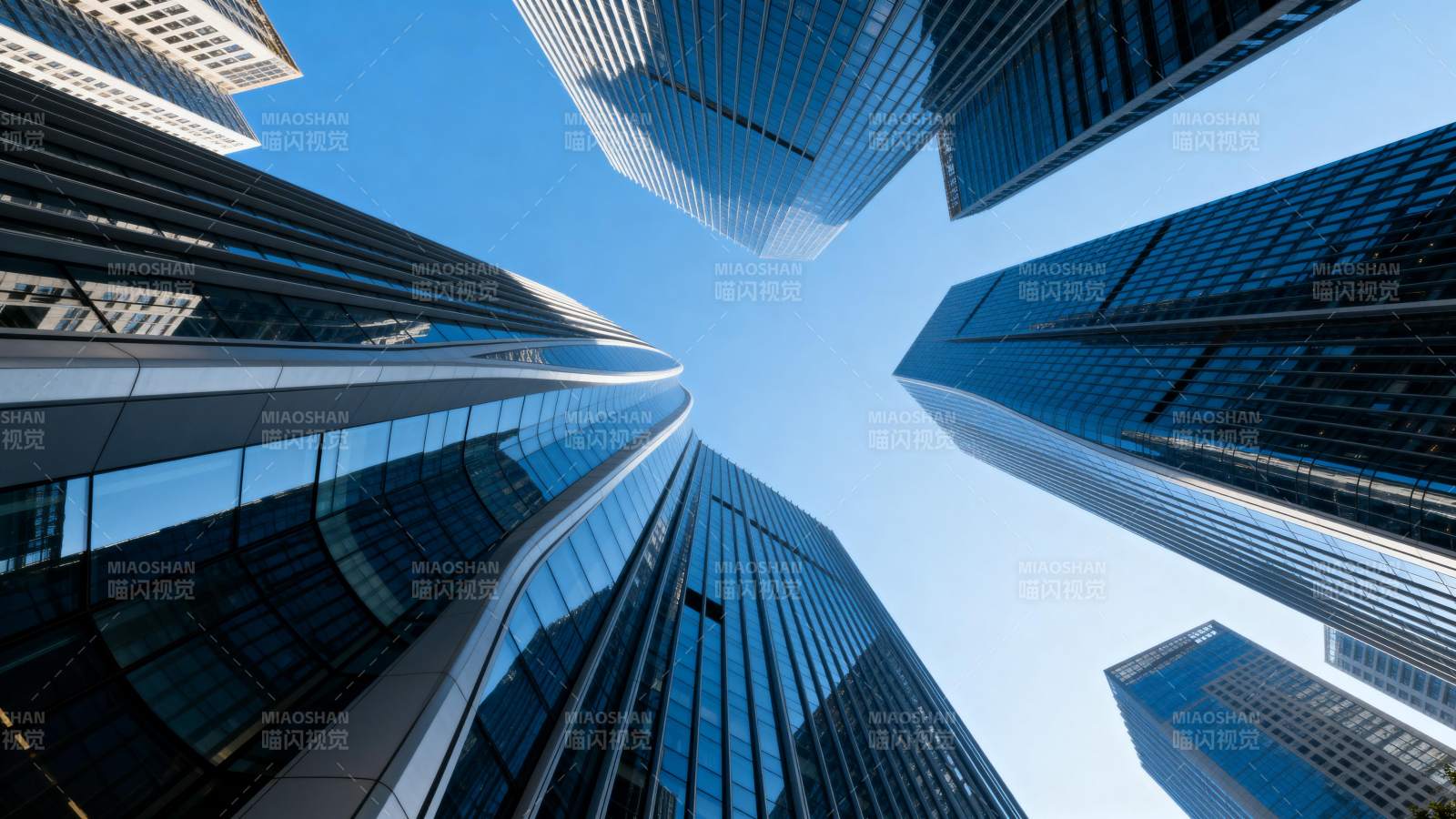 摩天大楼仰视图图片