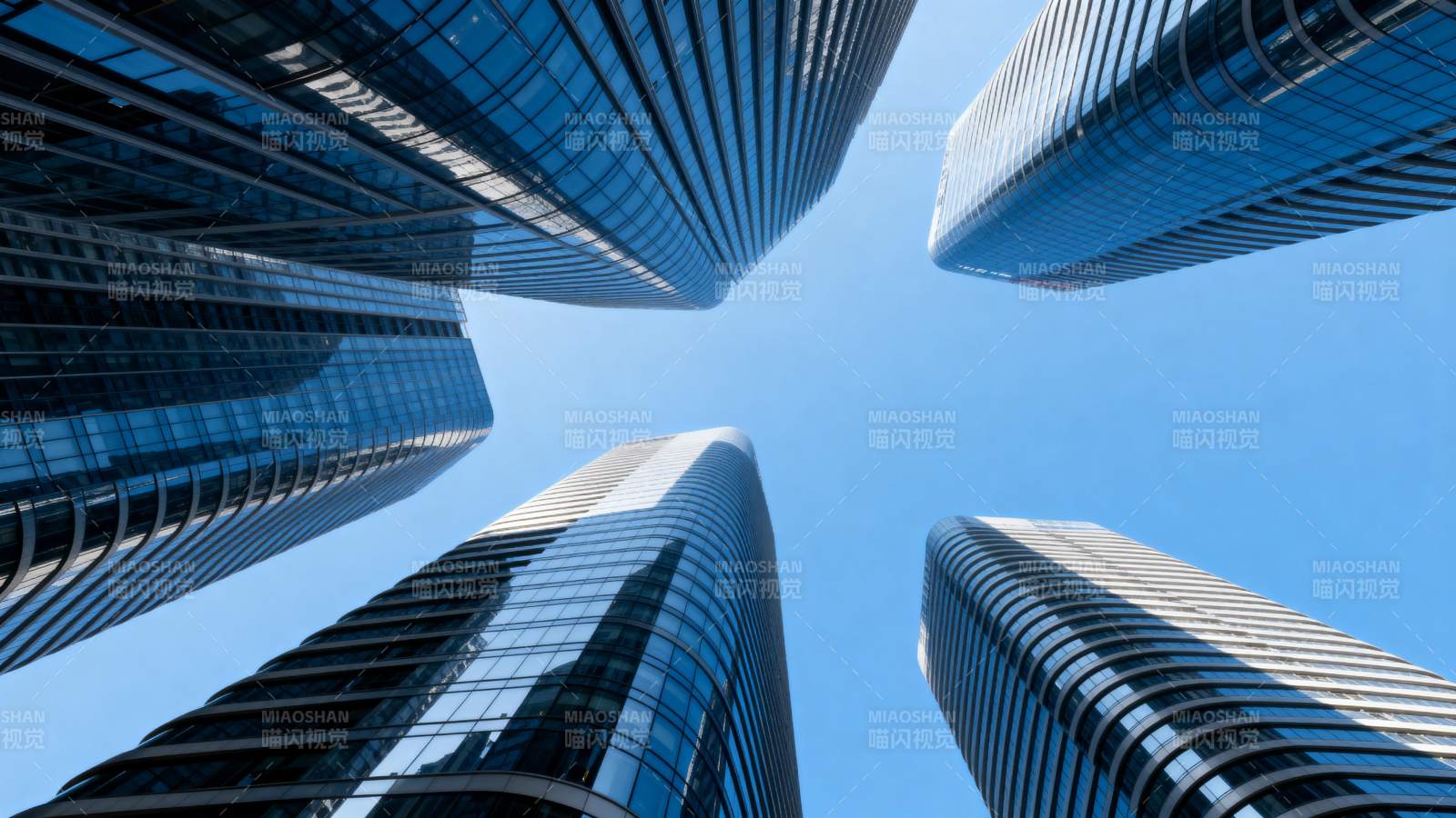 摩天大楼仰视图图片