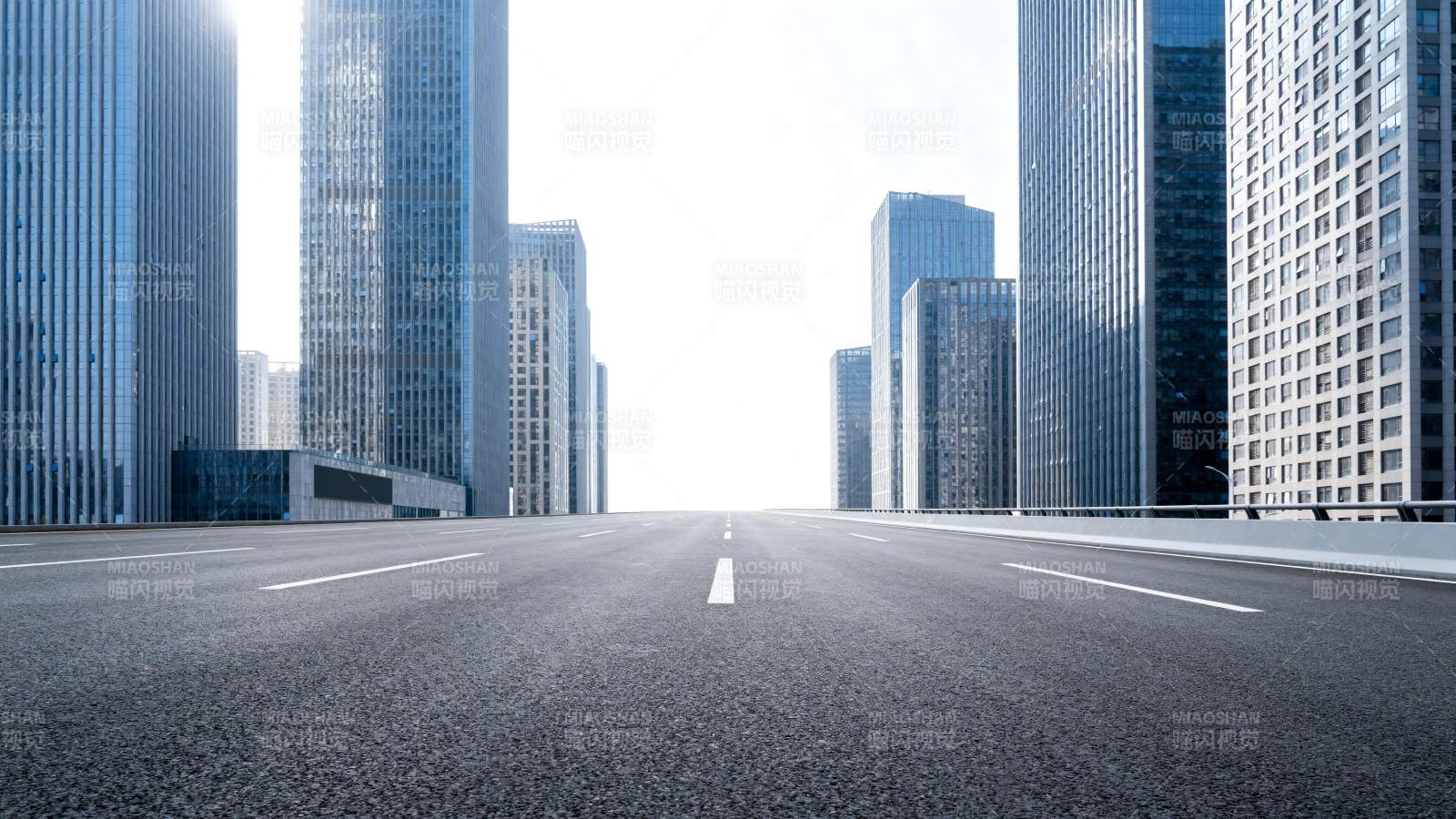 城市空旷大道图片