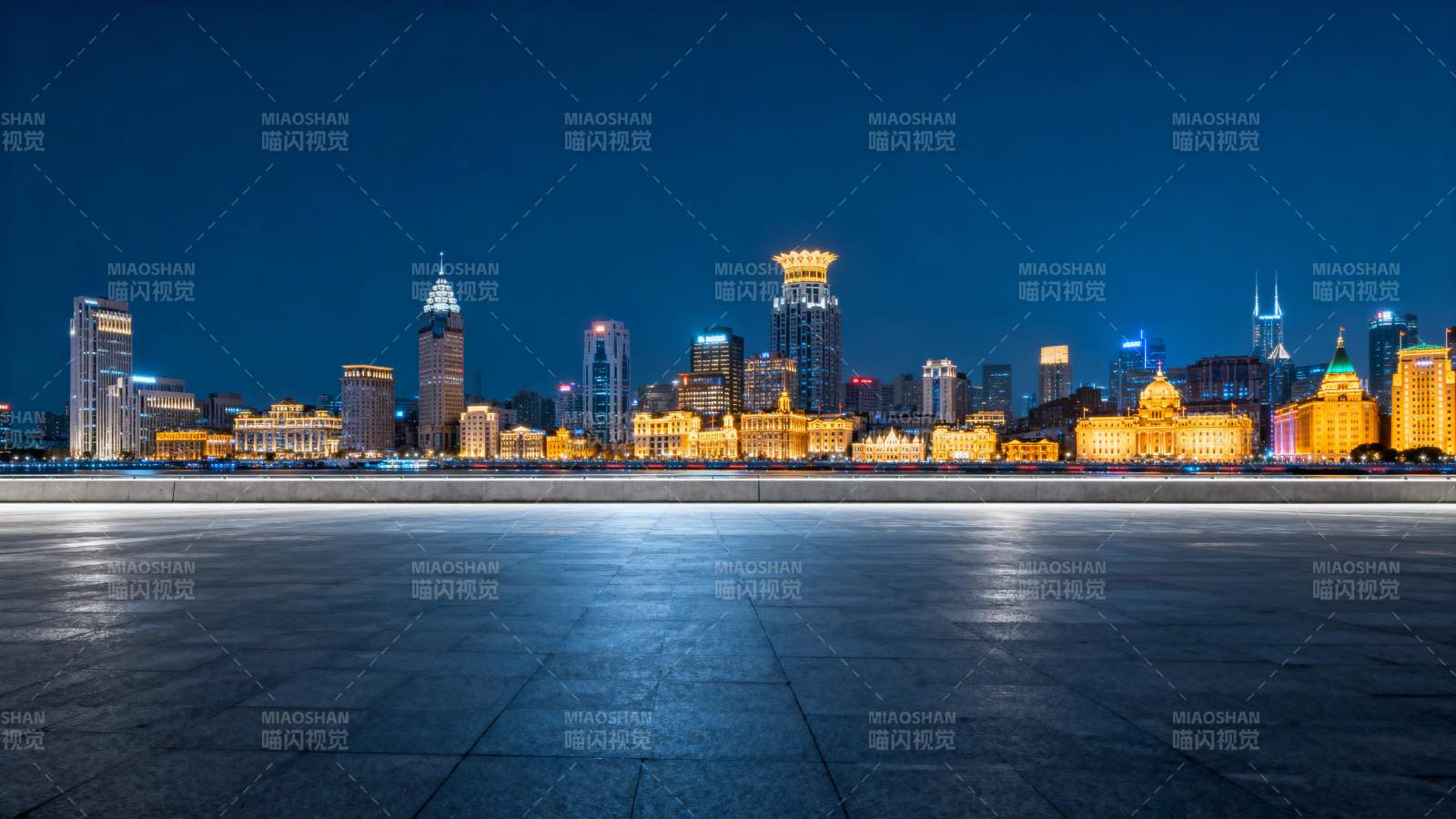 夜幕下的城市天际线图片