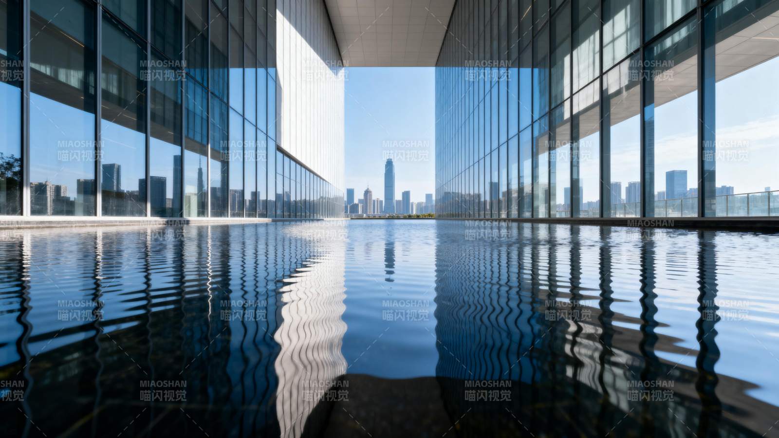 城市天际线倒影图片