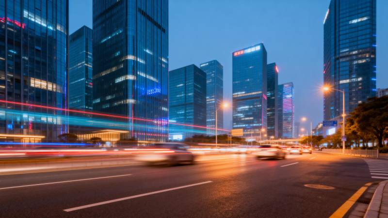 都市夜景车流光影图片