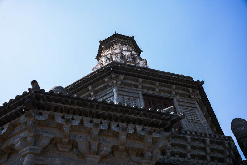 古塔仰视图图片