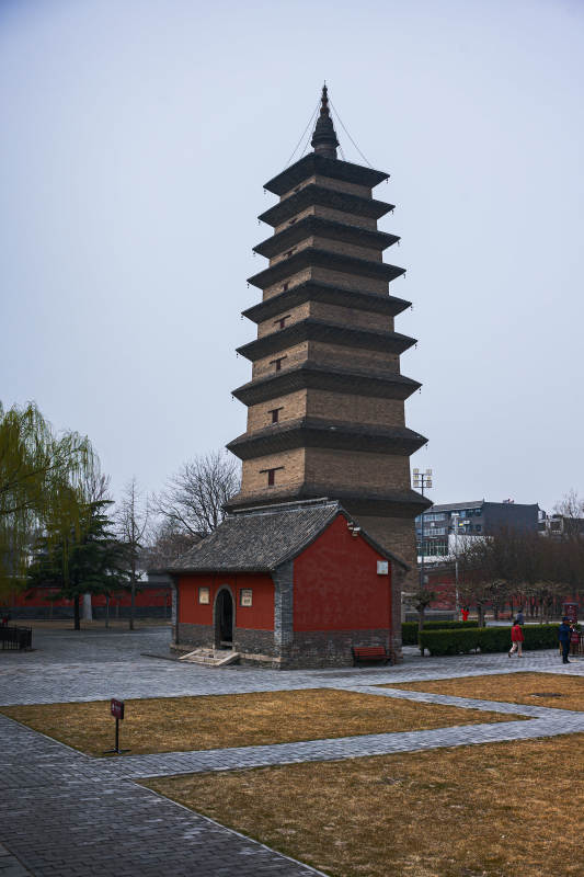 河北石家庄正定开元寺须弥塔古塔矗立庭院中图片