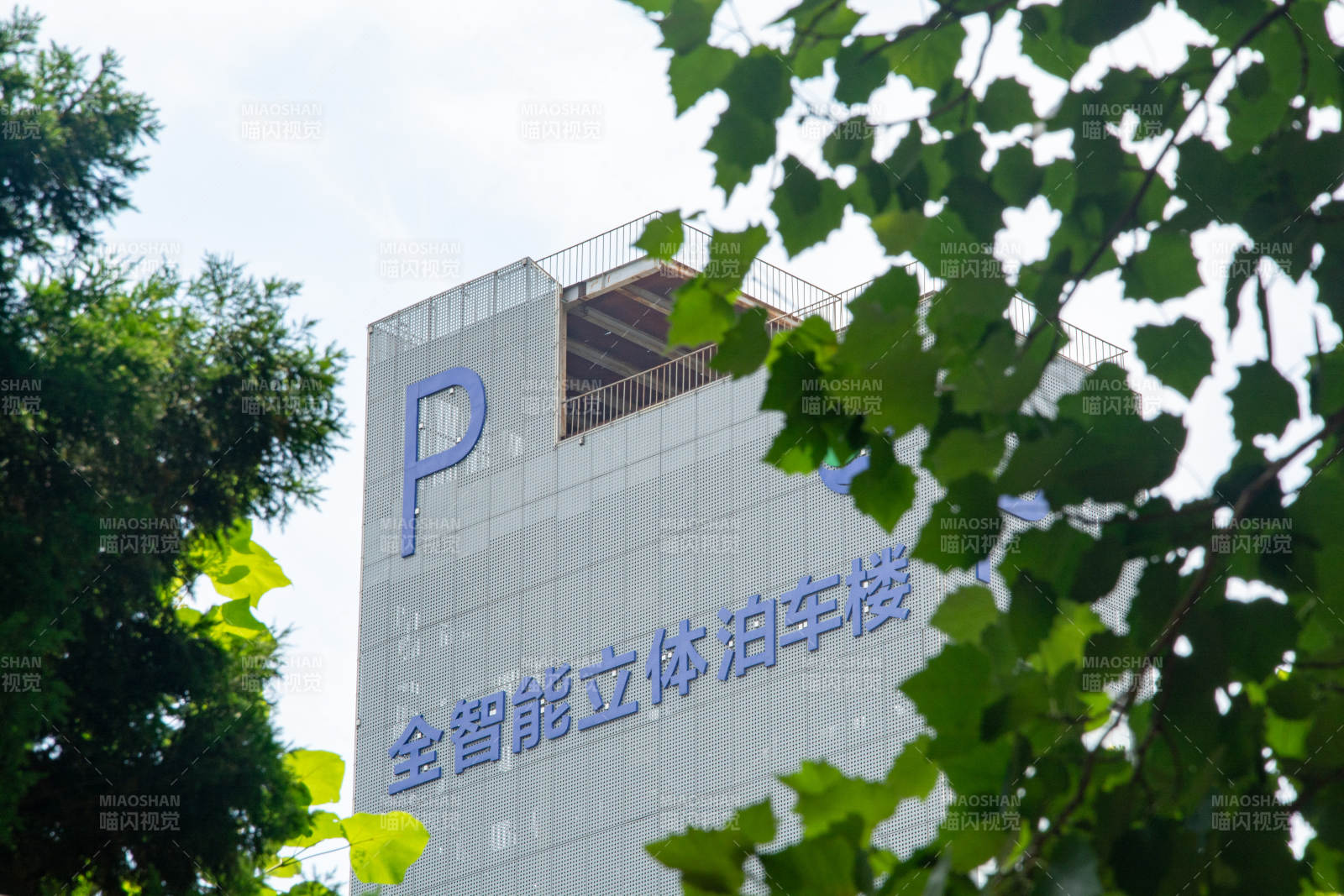 智能立体停车楼图片