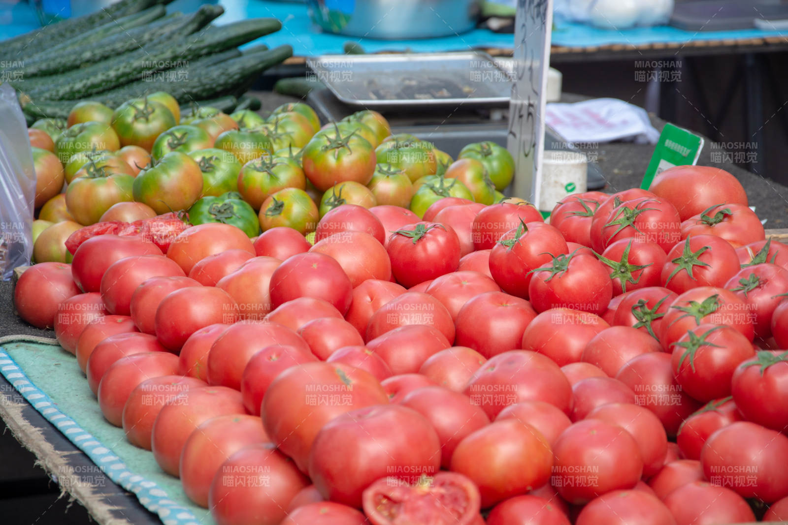 新鲜番茄摆摊出售图片