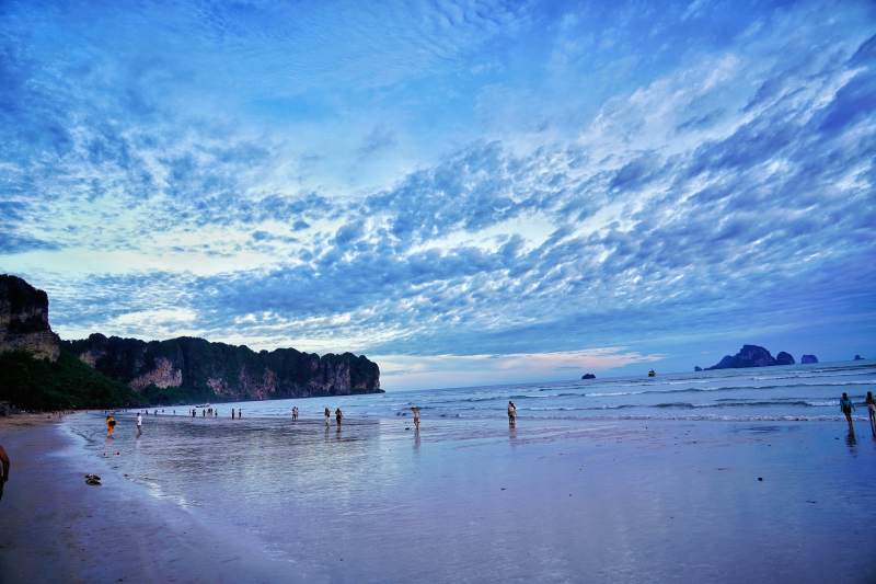 泰国甲米海滩晨曦美景图片